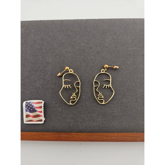 Gold Tone Abstract Face Dangle Drop Earrings Wire Work Artsy Picasso Style - Picture 3 of 3